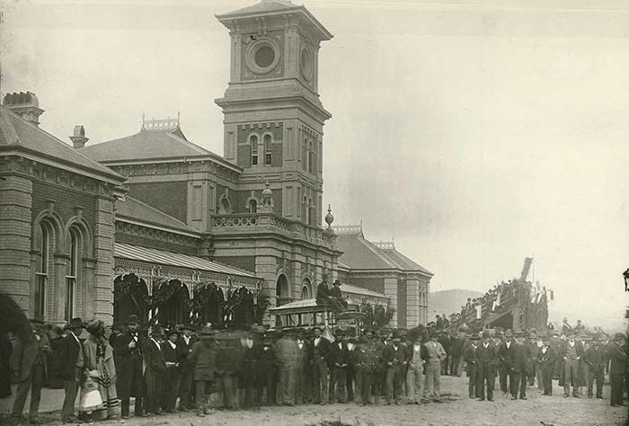Opening of the Albury-Wodonga link in 1883.