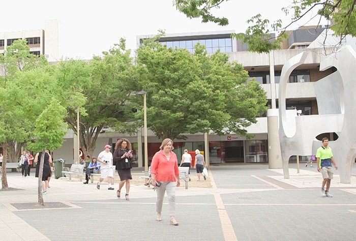 Woden-thoroughfare