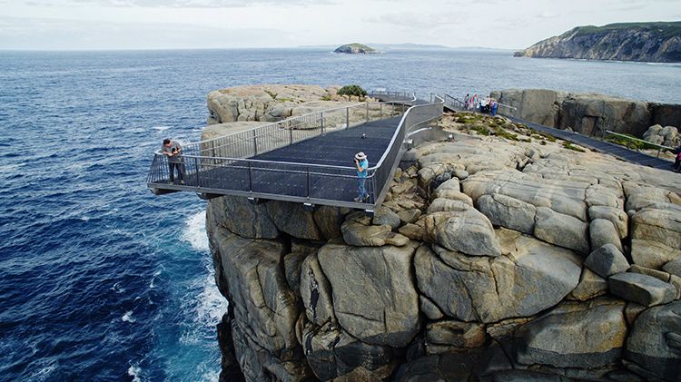 The Gap Lookout with elevated walkway beyond. Credit: WA Parks & Wildlife