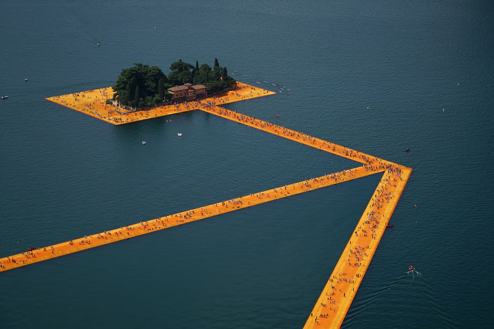 The FLoating Piers, Lake Iseo, Italy 2014-16 | Photo: Wolfgang Volz | © 2016 Christo 