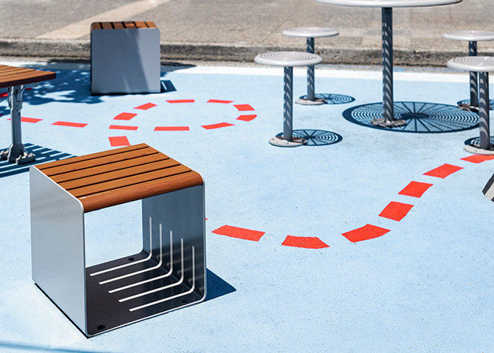 Linea Cube (LIC6) with aluminium Bush Cherry battens, Palladium Silver frame.