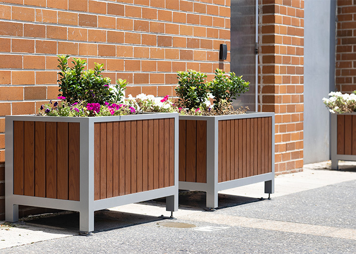 Frame Planter (PT3-BAT, Rectangular) with aluminium Bush Cherry battens, Palladium Silver frame.