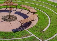 Mall Curved Bench (CMM8-C) with aluminium Casuarina battens, Textura Jasper frame. Photo: Brigitta Schyns.
