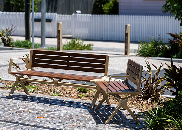 Aria Seating System (2S-C45-3S), Splay leg and arm, aluminium Bush Cherry battens, Textura Doe Skin frame.