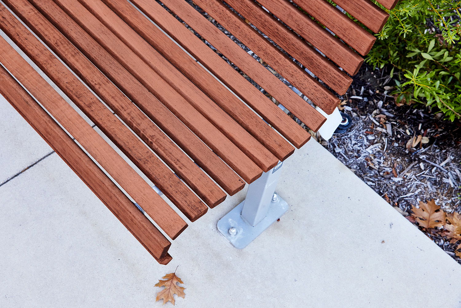 Classic Plaza Seat (CMP1) with eco-certified hardwood battens and Palladium Silver frame.