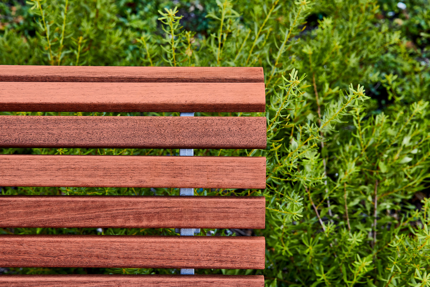 Classic Plaza Seat (CMP1) with eco-certified hardwood battens and Palladium Silver frame.