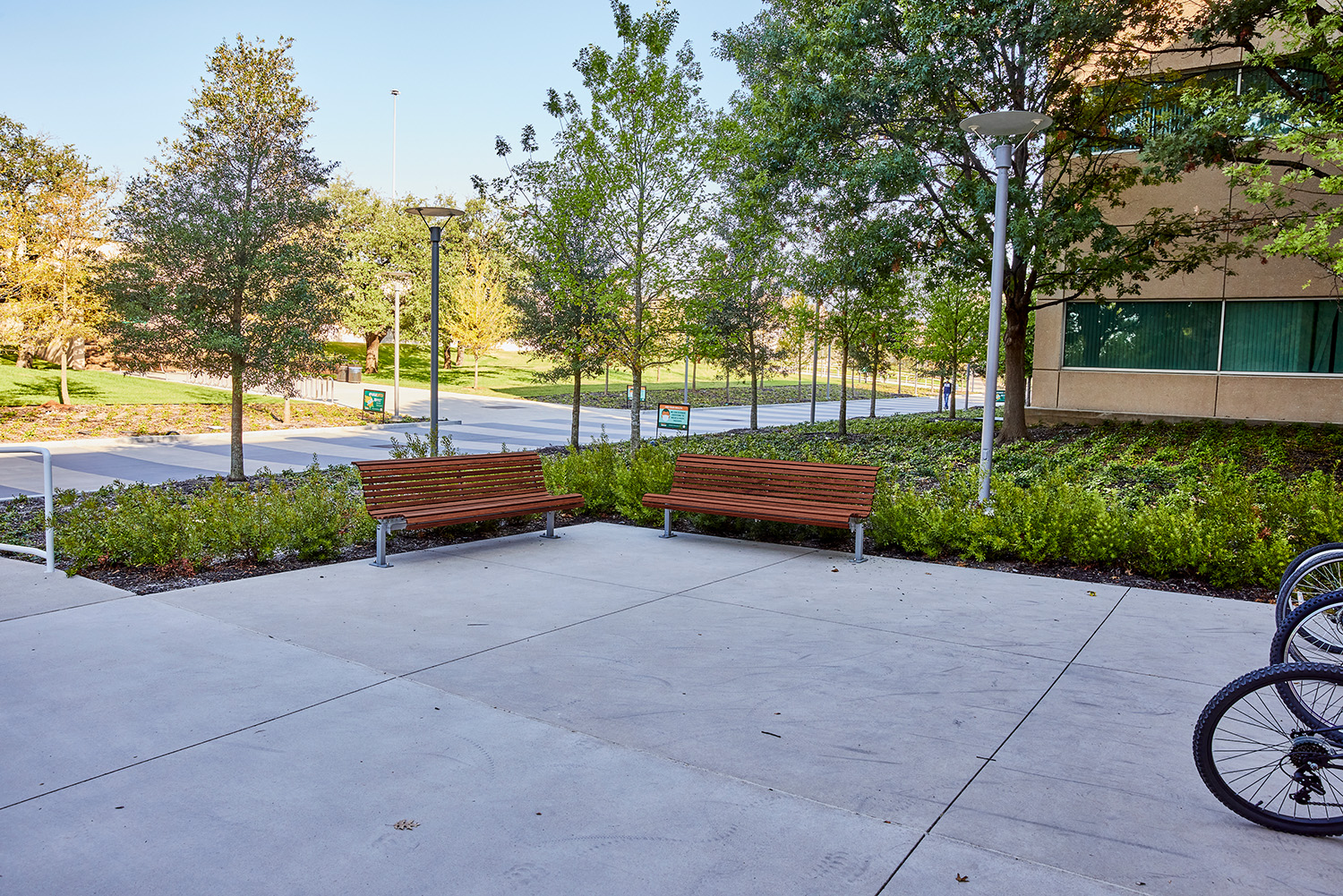 Classic Plaza Seat (CMP1) with eco-certified hardwood battens and Palladium Silver frame.
