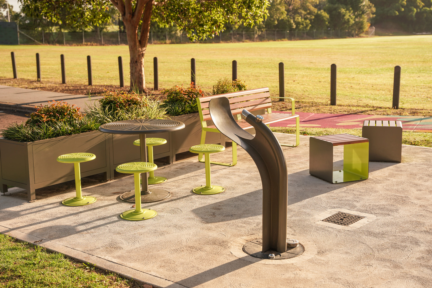 Frame Planter, Cafe Setting, Arqua Drinking Fountain, Linea Seat and Linea Cubes.