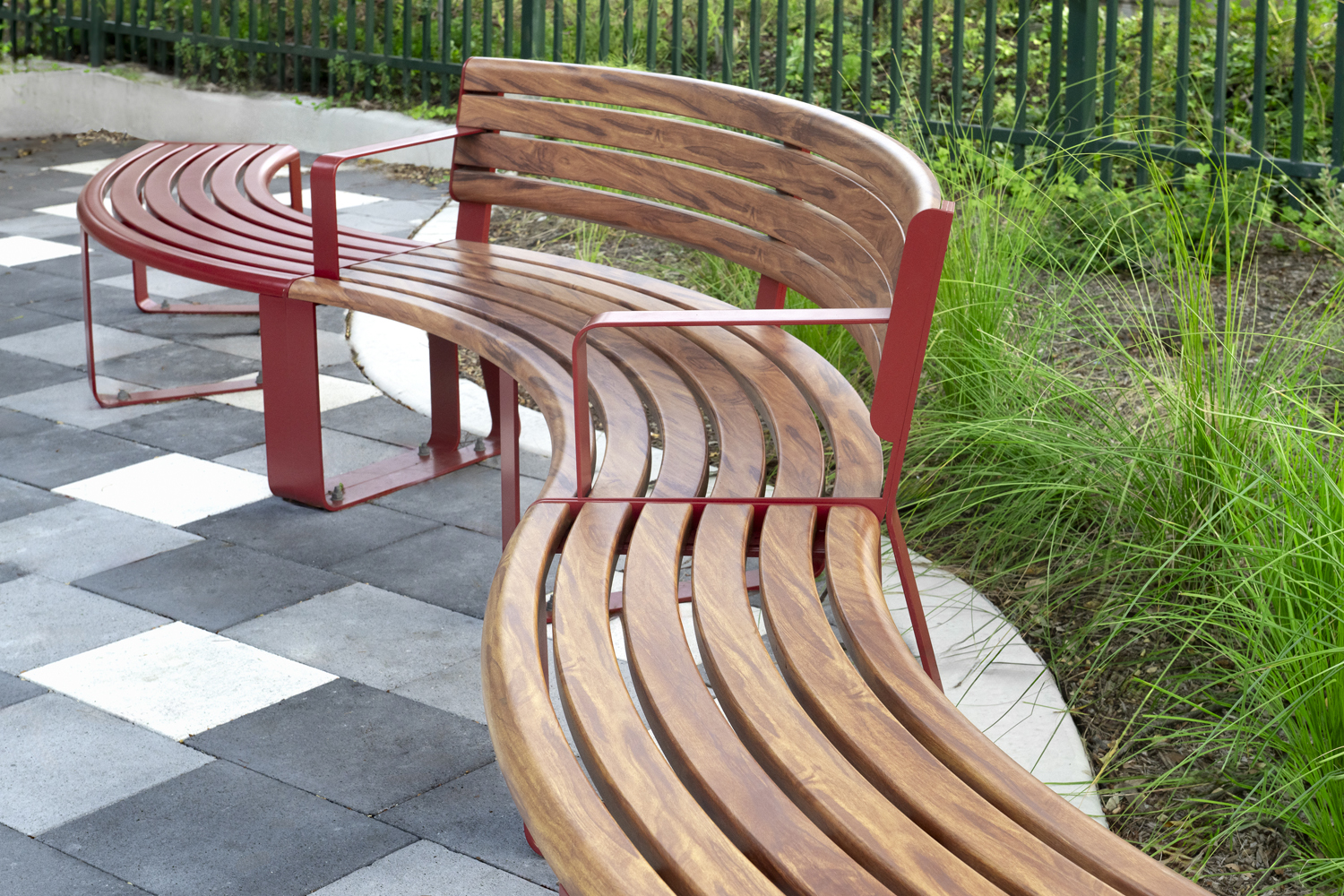 Linea Curved Benches and Seats with aluminium Spotted Gum and Pioneer Red battens, Pioneer Red frames.