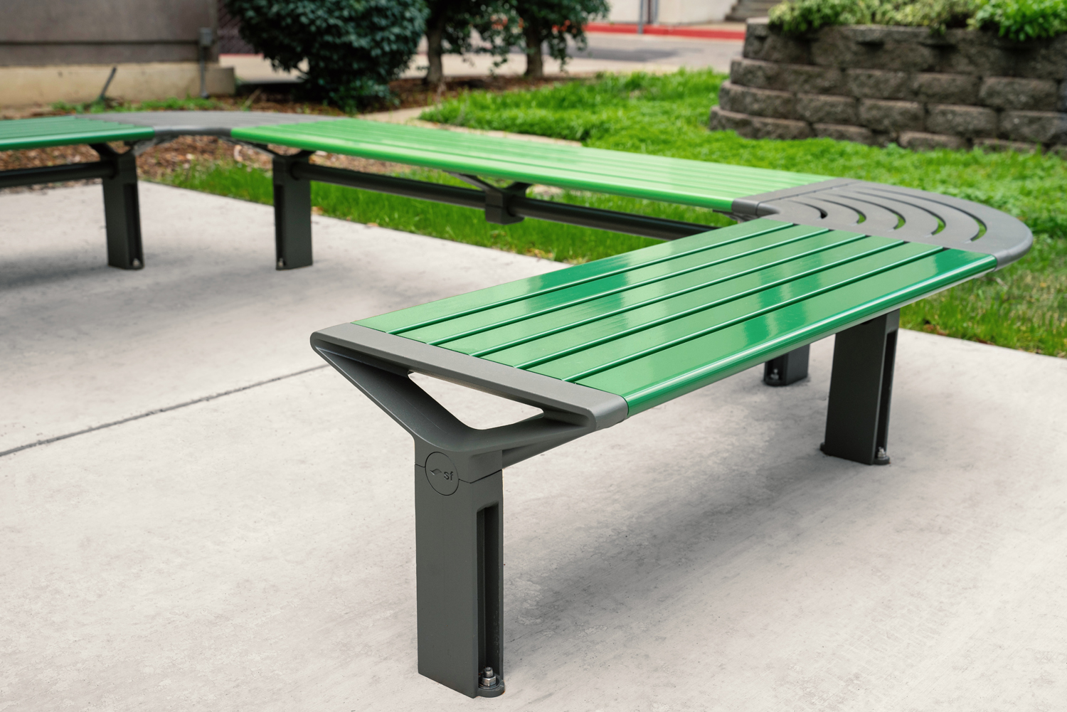 Aria Seating System (CMA4-2B-C90-3B-C90-2B) with Pedestal leg, Shamrock and Viper Green battens, Woodland Grey frames.
