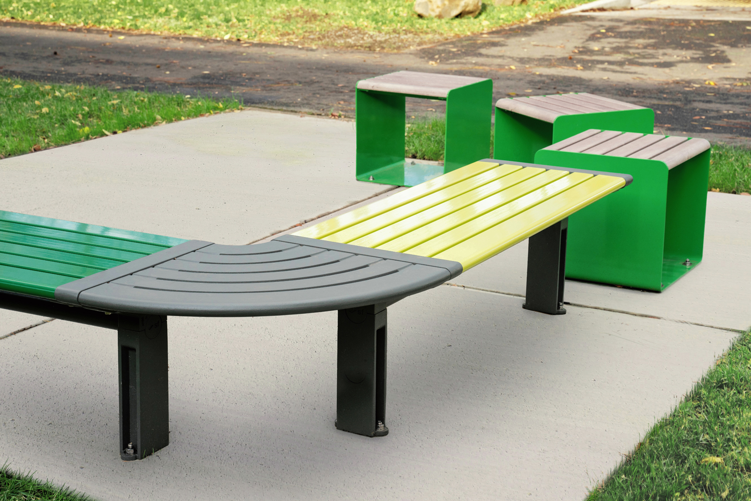 Aria Seating System (CMA4 C-shape) and Linea Cube (LIC6) in Shamrock, Viper, Lycra Strip Green, Woodland Grey, Beach Oak Grey.