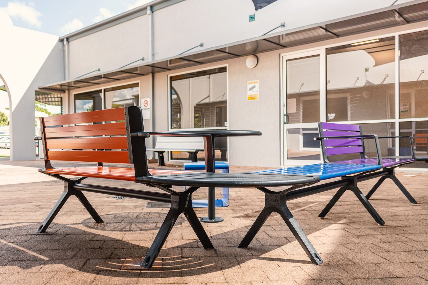 Aria Seating System, S-shape, with Sensation, Jaybird, Violet and Viper battens, Textura Monument frames.