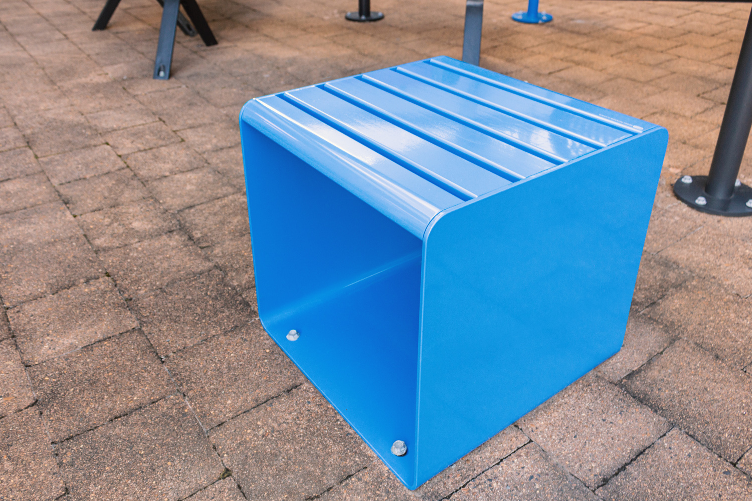 Linea Cube (LIC6) in Bondi Blue.