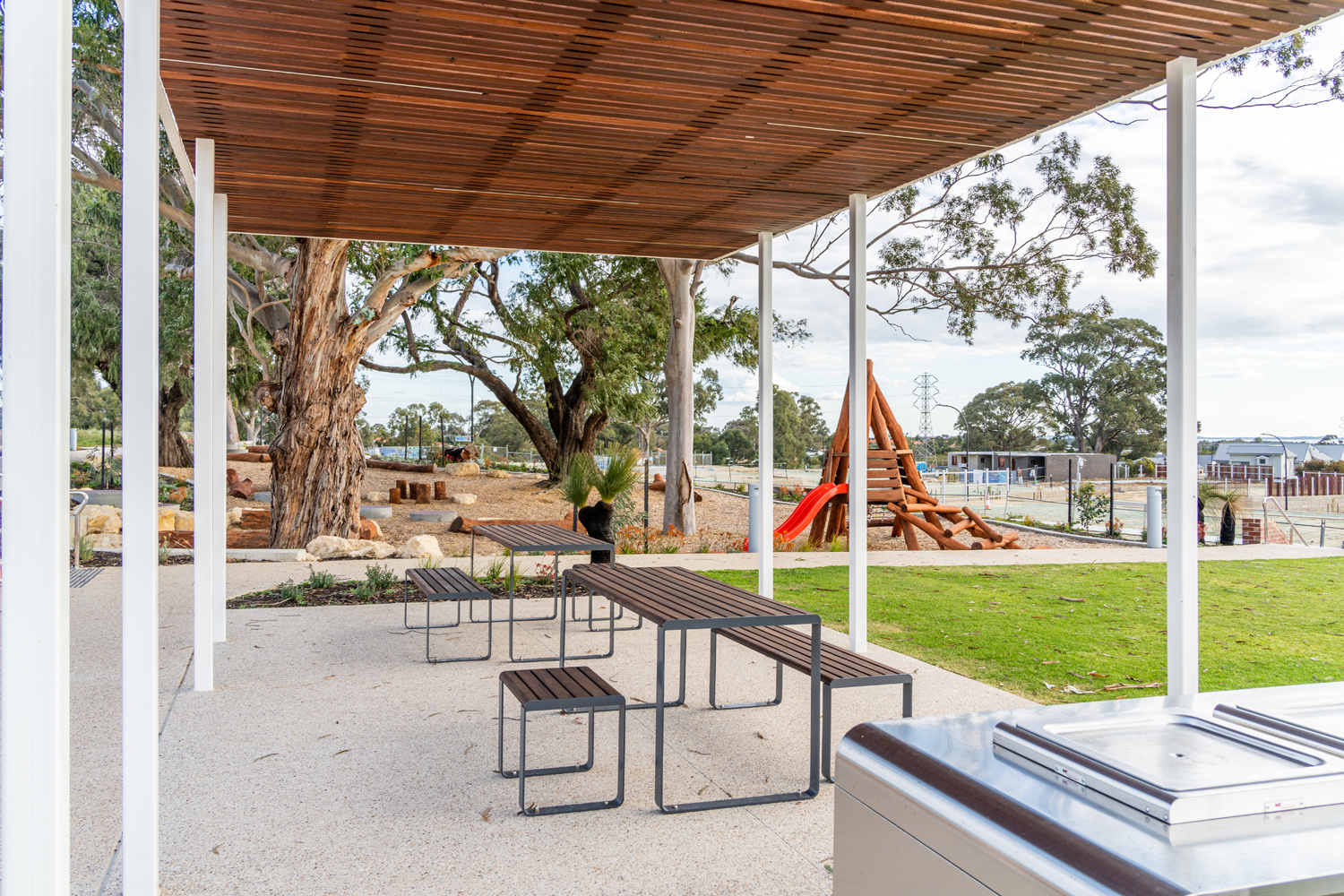 Linea Setting with Table (LIT10-DDA, 1800mm) and Benches (LIB6) with hardwood battens, Ironstone frame.