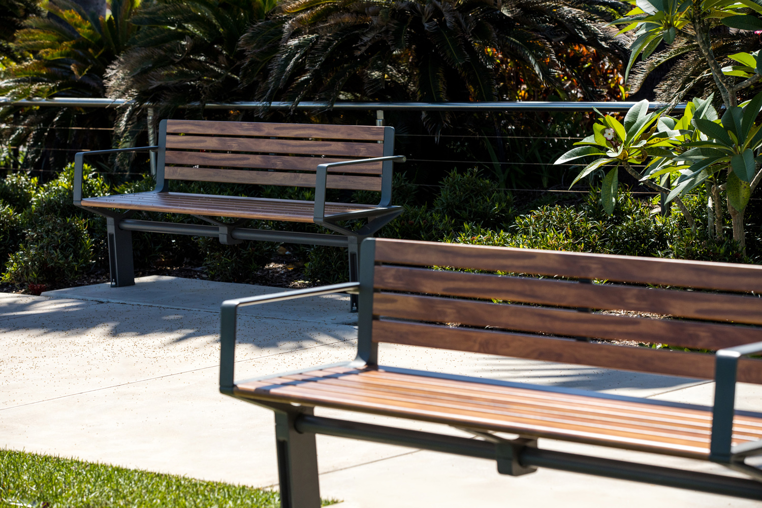 Aria Seat (CMA1) 3-seater with battens in aluminium woodgrain Spotted Gum, Textura Woodland Grey frame.