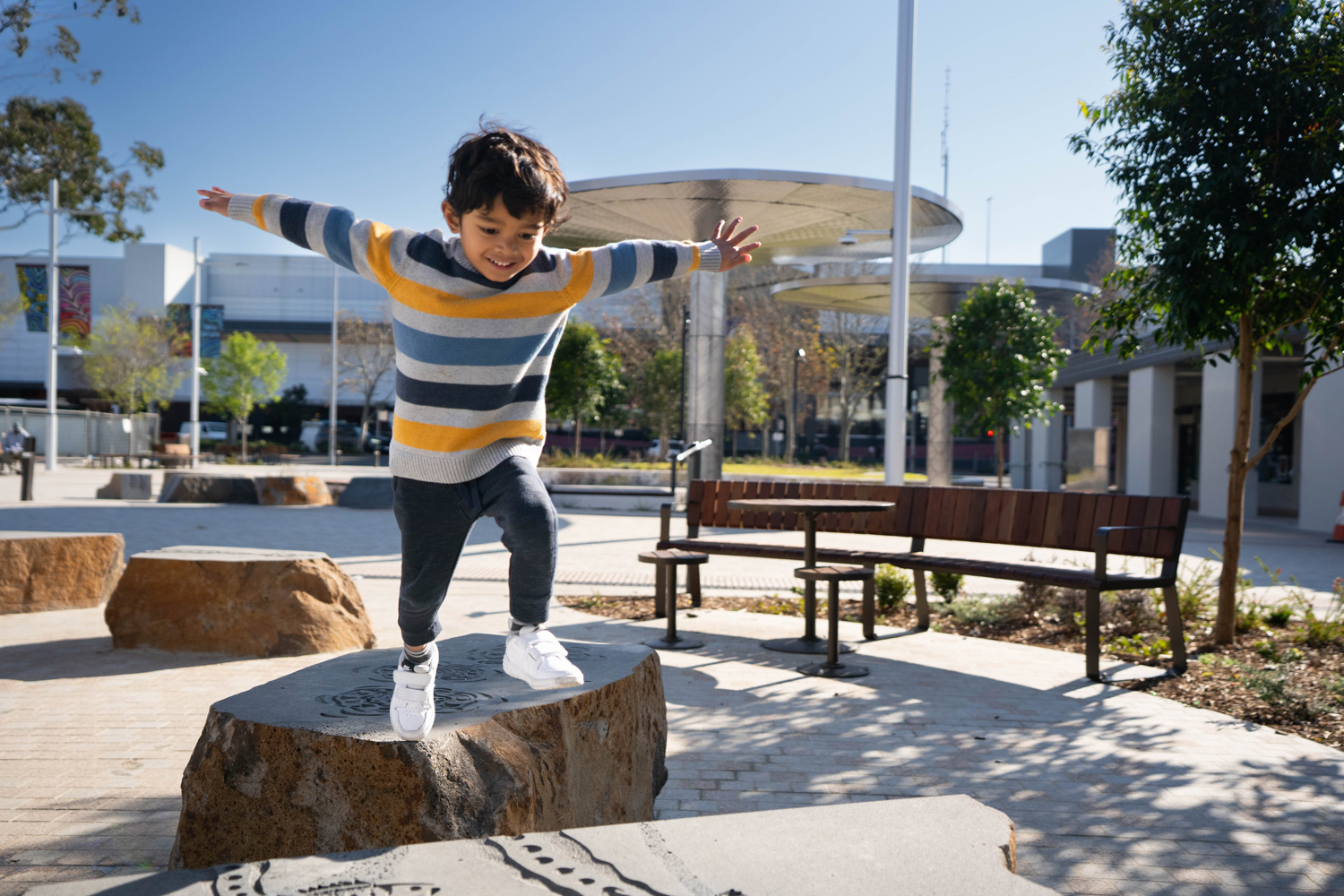 Linea VT Curved Seat (LVS10-C) and Cafe Setting (T1 and S1), hardwood battens.