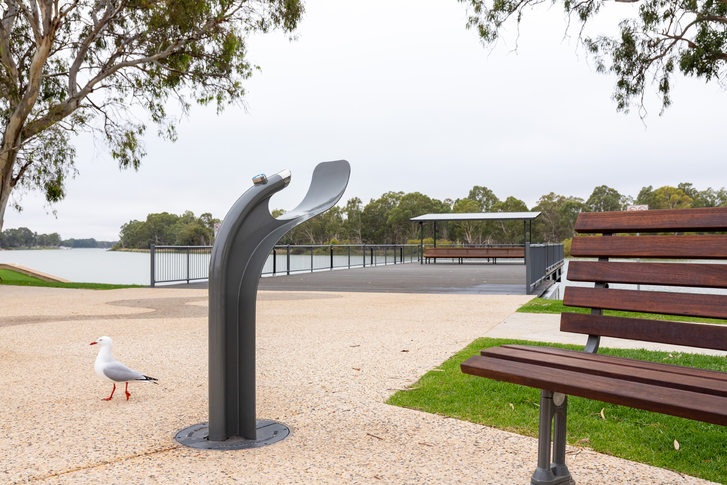Arqua Fountain in tailored Metropolis Storm Pearl grey.