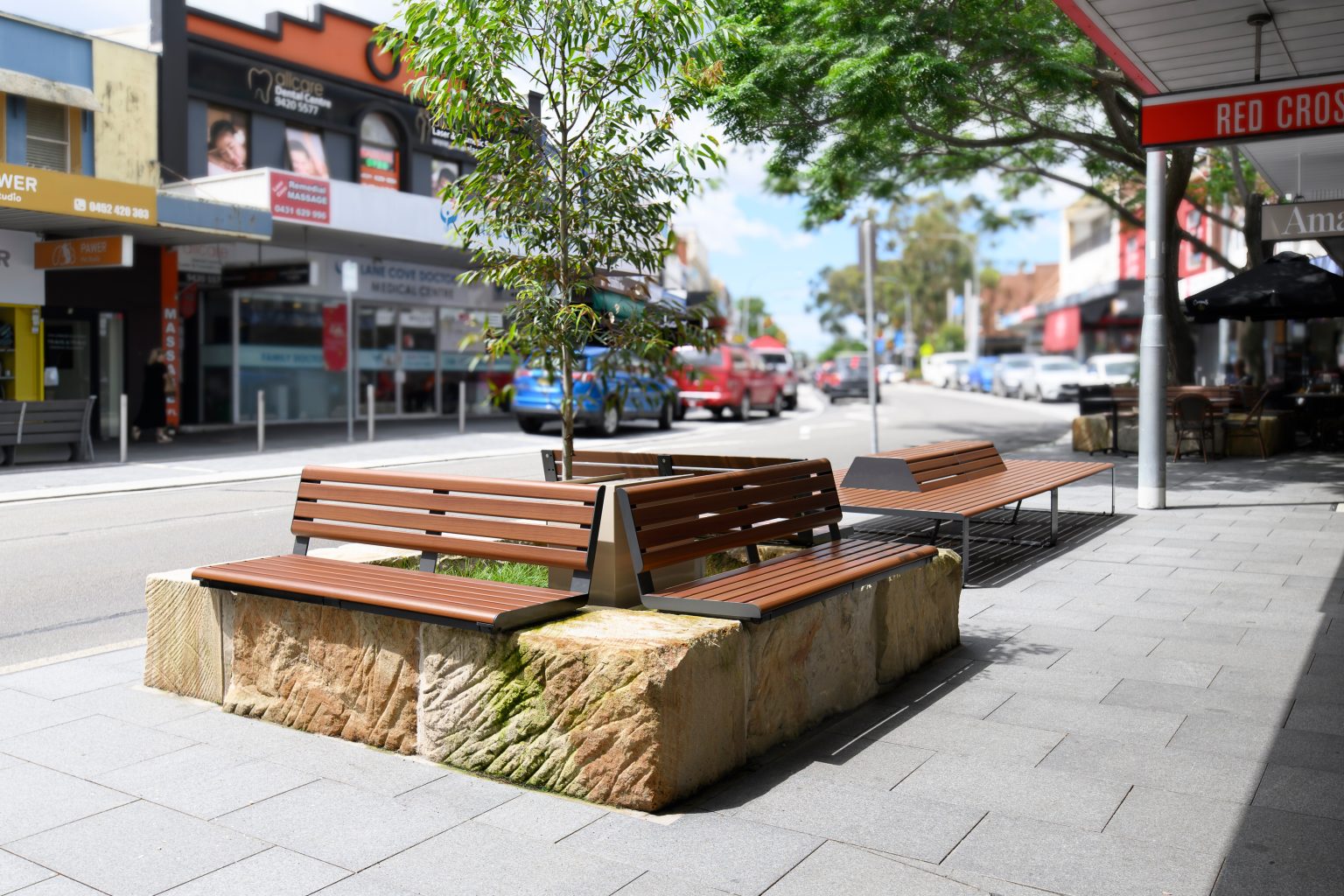 Linea Seat (LIS10, 1500mm) plinth-fixed with aluminium woodgrain Bush Cherry battens, Monument frame.