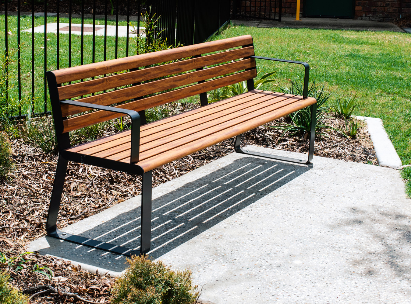 Linea Seat (LIS10) 1800mm with aluminium woodgrain Spotted Gum battens, Monument frame.