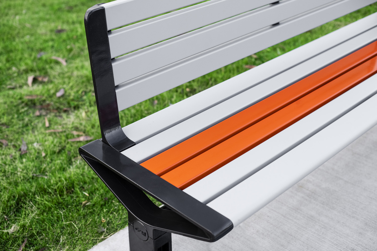 Aria Seat (CMA1, 1800mm) with Textura Silver and Sensation Orange battens, Charcoal frame.