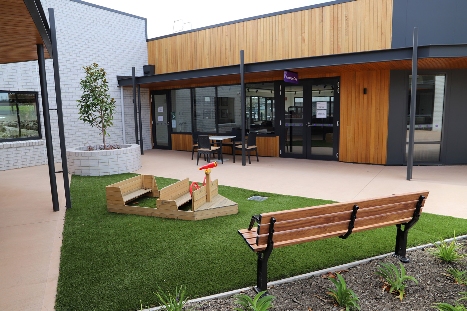 Park DDA Seats (PS7-DDA) with aluminium woodgrain Spotted Gum battens, Night Sky frames.