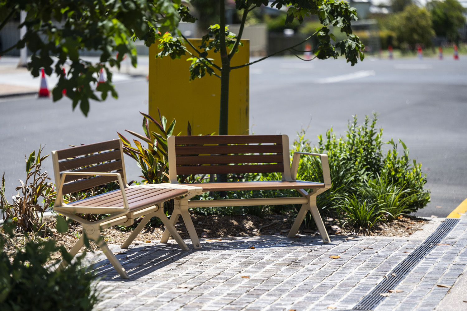 Aria Seating System (2S-C45-2S) Splay leg and arm, aluminium Bush Cherry battens, Textura Doe Skin frame.