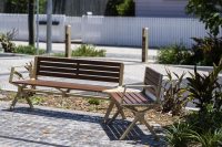 Aria Seating System (2S-C45-3S), Splay leg and arm, aluminium Bush Cherry battens, Textura Doe Skin frame.