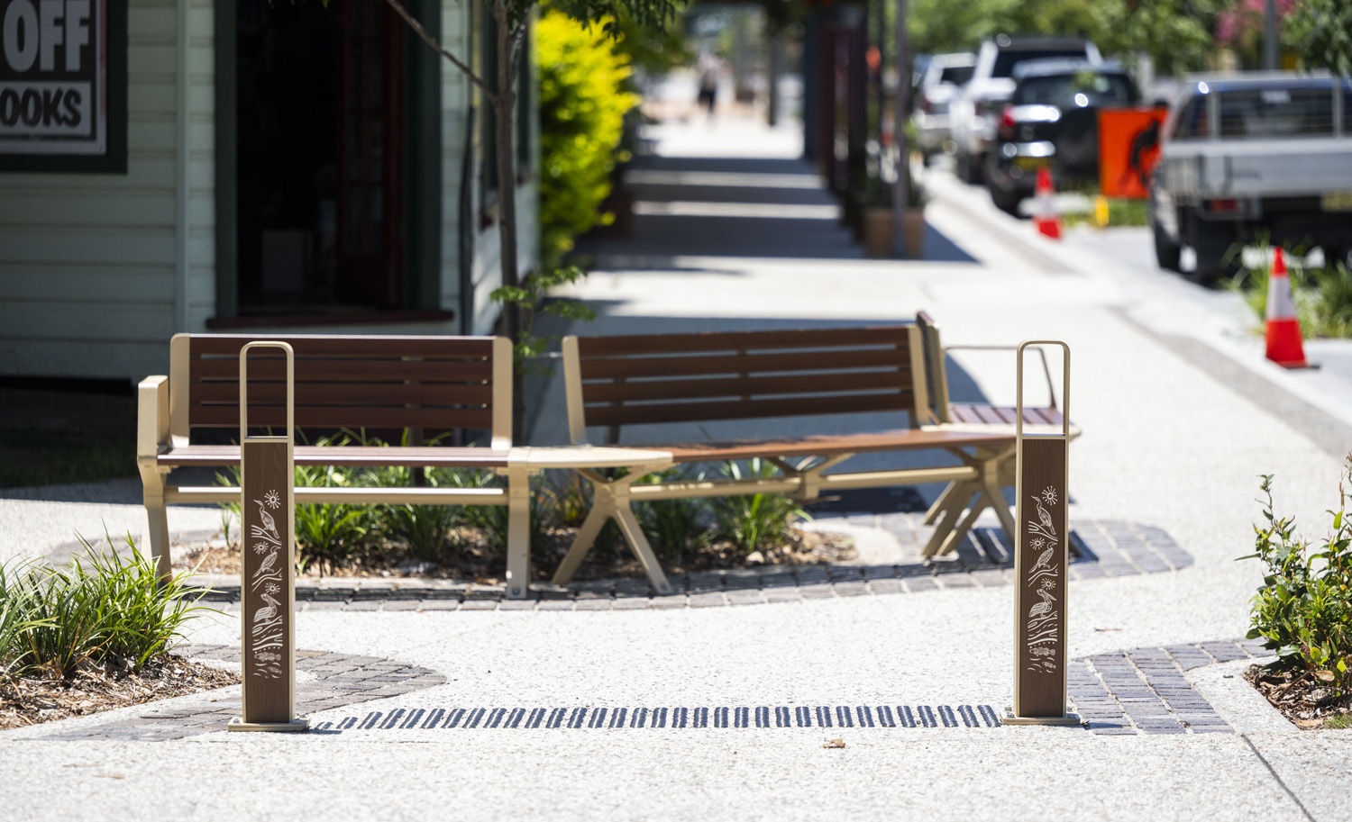 Linea Bollard (B6) with etched artwork, aluminium Bush Cherry insert, Textura Doe Skin frame.