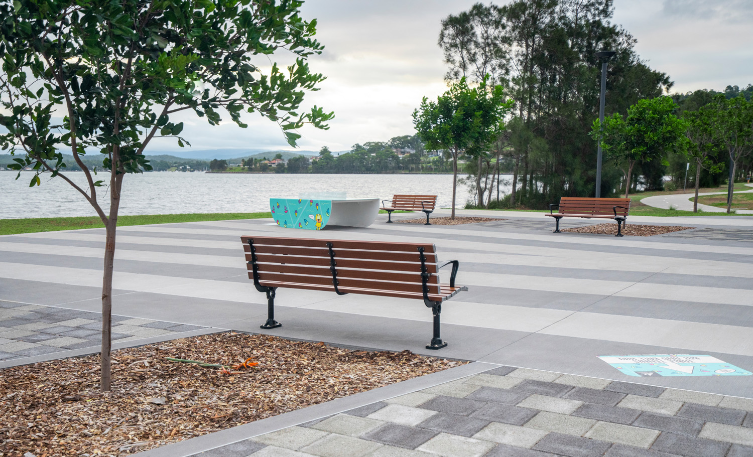 Mall Seat with battens in woodgrain aluminium Bush Cherry, angle arms and frame in Night Sky.